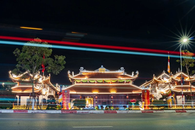 A pagoda in Lạng Sơn lit up at night, with light trails from passing traffic