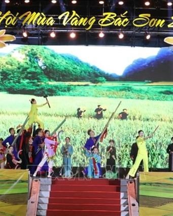 Performers at the Bắc Sơn Golden Rice Season Festival